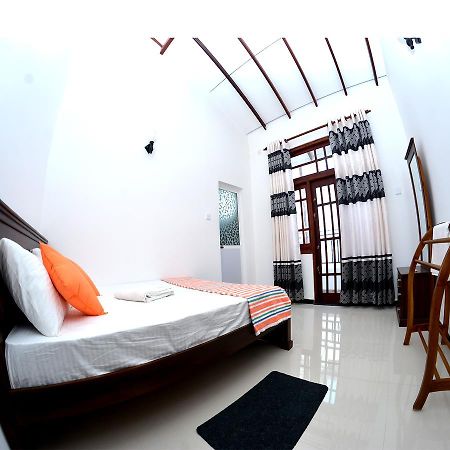 Reshani Guest House Negombo Exterior photo